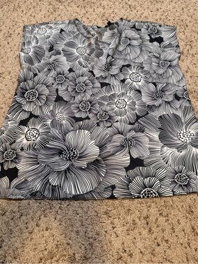 Express Black and White Floral Sleeveless Camisole